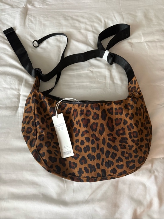 BAGGU Handbags - BAGGU Medium crescent Bag